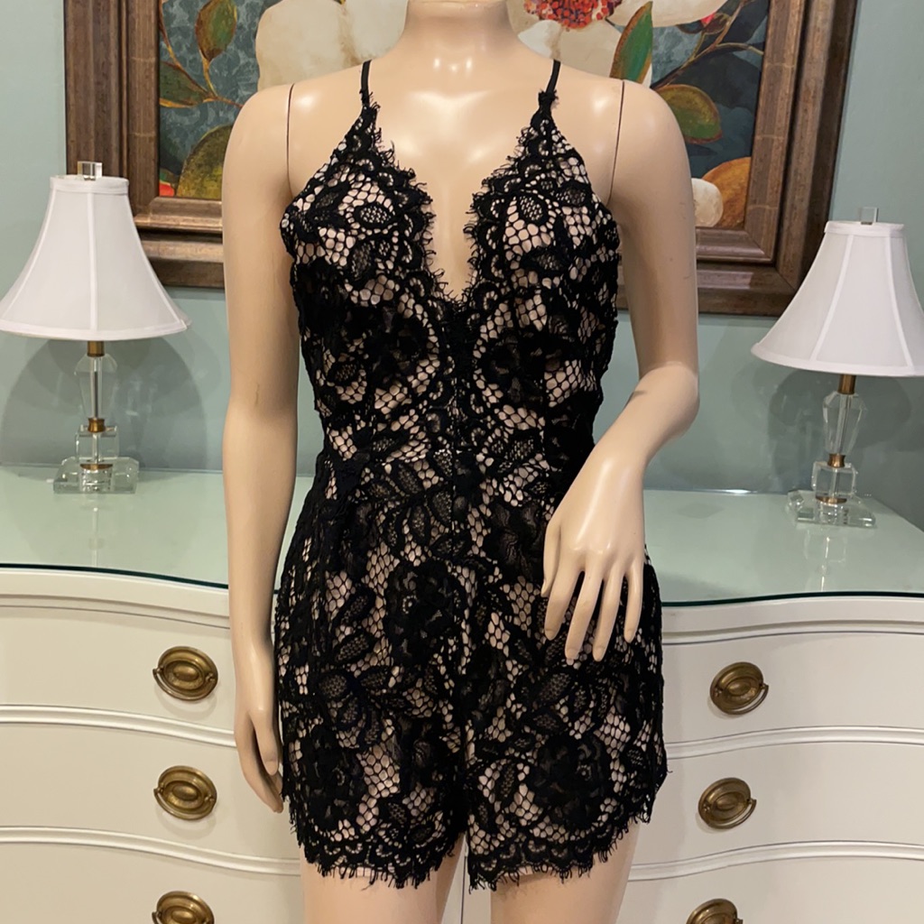 X By Nbd Chloe Lace Romper With Pockets